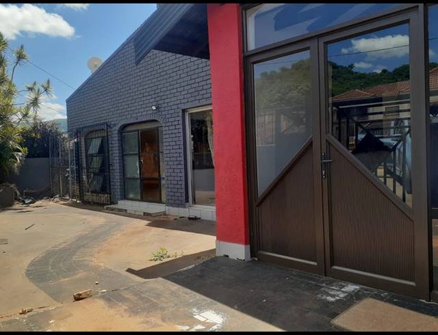 3 BEDROOM HOUSE FOR SALE IN LENYENYE